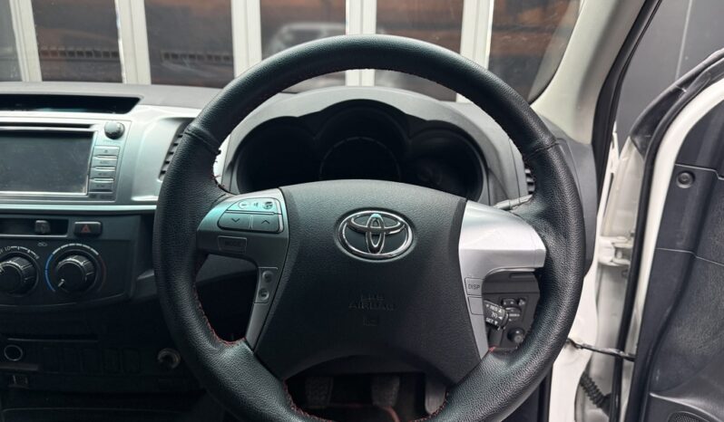 2015 TOYOTA HILUX 3.0D-4D LEGEND 45 XTRA CAB P/U full