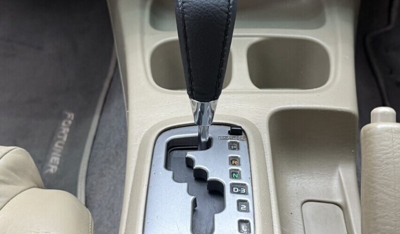2010 TOYOTA FORTUNER 3.0D-4D R/B A/T full