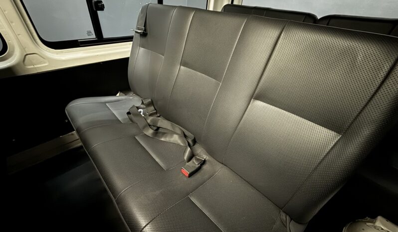 2022 TOYOTA QUANTUM/HIACE 2.5 D-4D SESFIKILE 16s full
