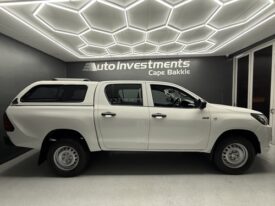 2017 TOYOTA HILUX 2.4 GD-6 SR 4X4 P/U D/C